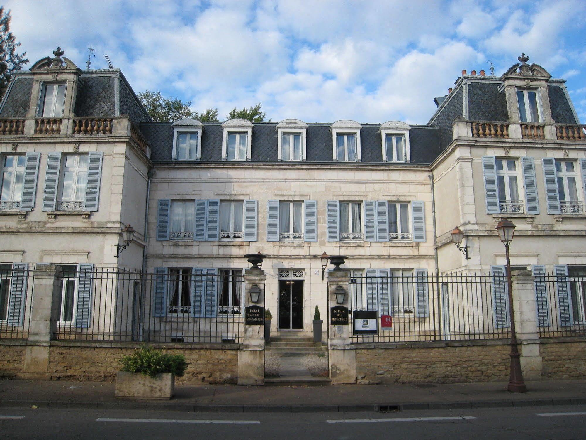 Hotel Les Marechaux Auxerre Kültér fotó