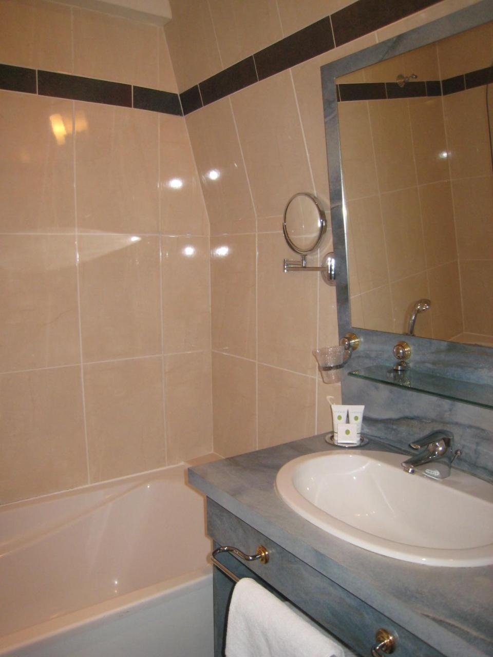 Hotel Les Marechaux Auxerre Kültér fotó